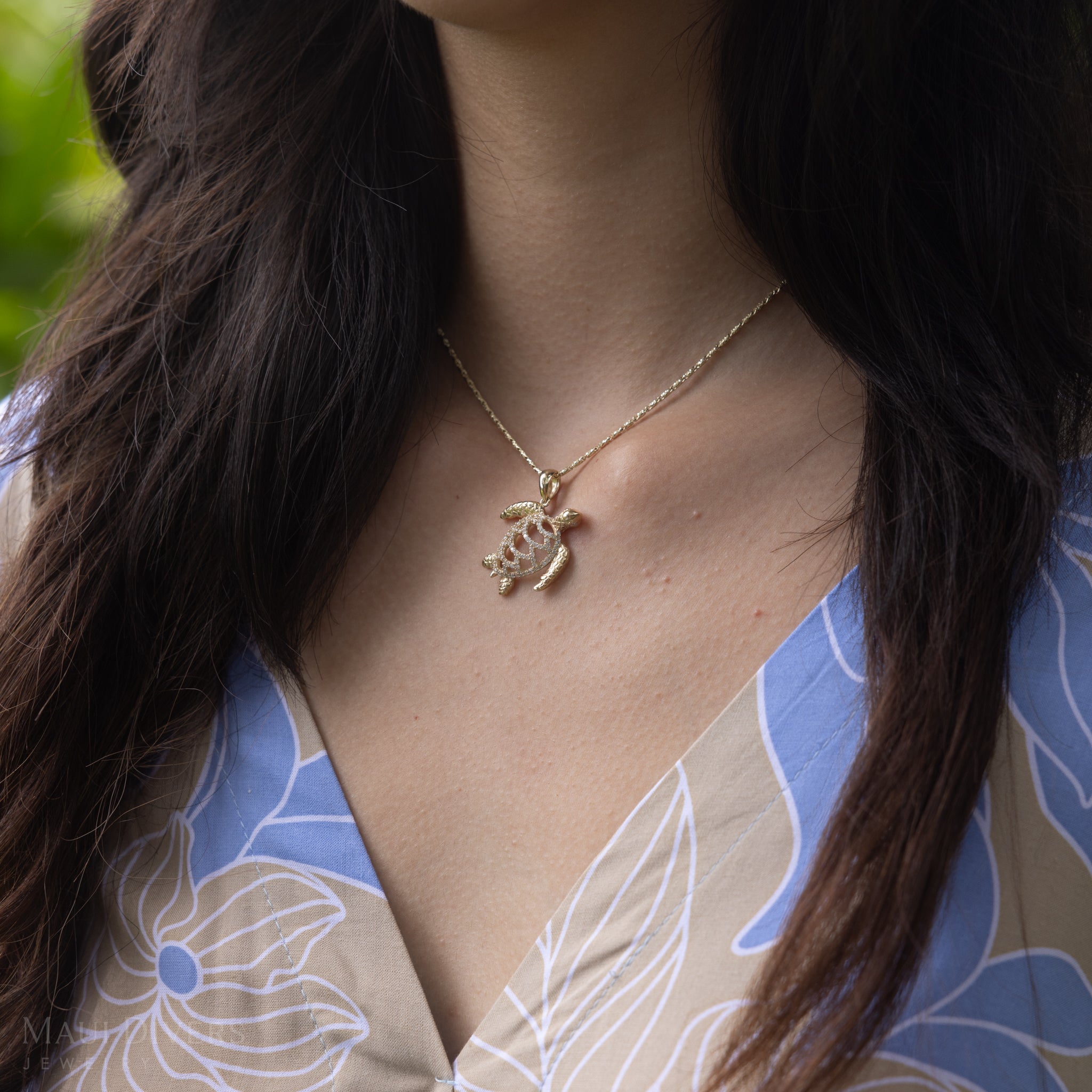 Honu-Anhänger in Gold mit Diamanten – 28 mm