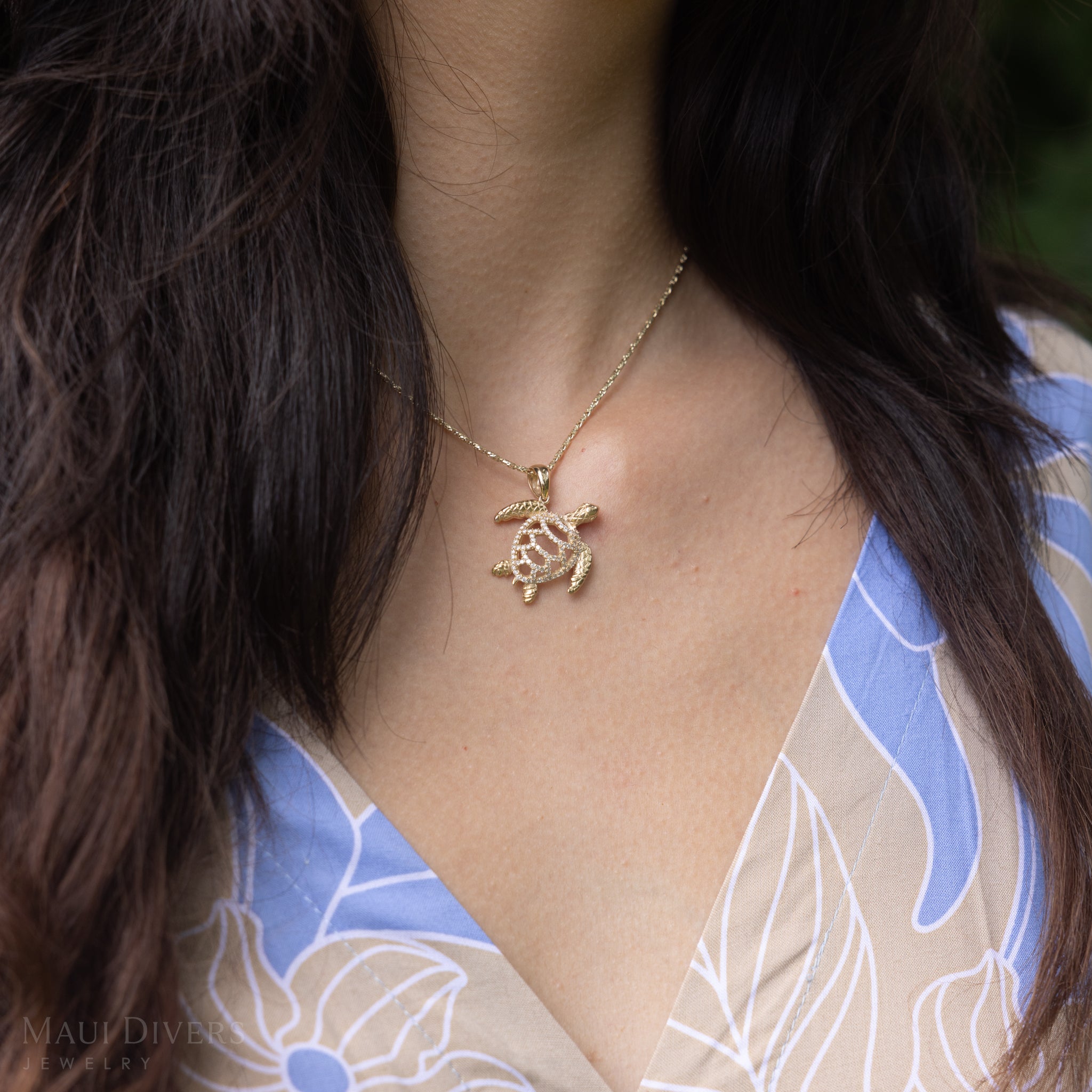 Honu-Anhänger in Gold mit Diamanten – 28 mm