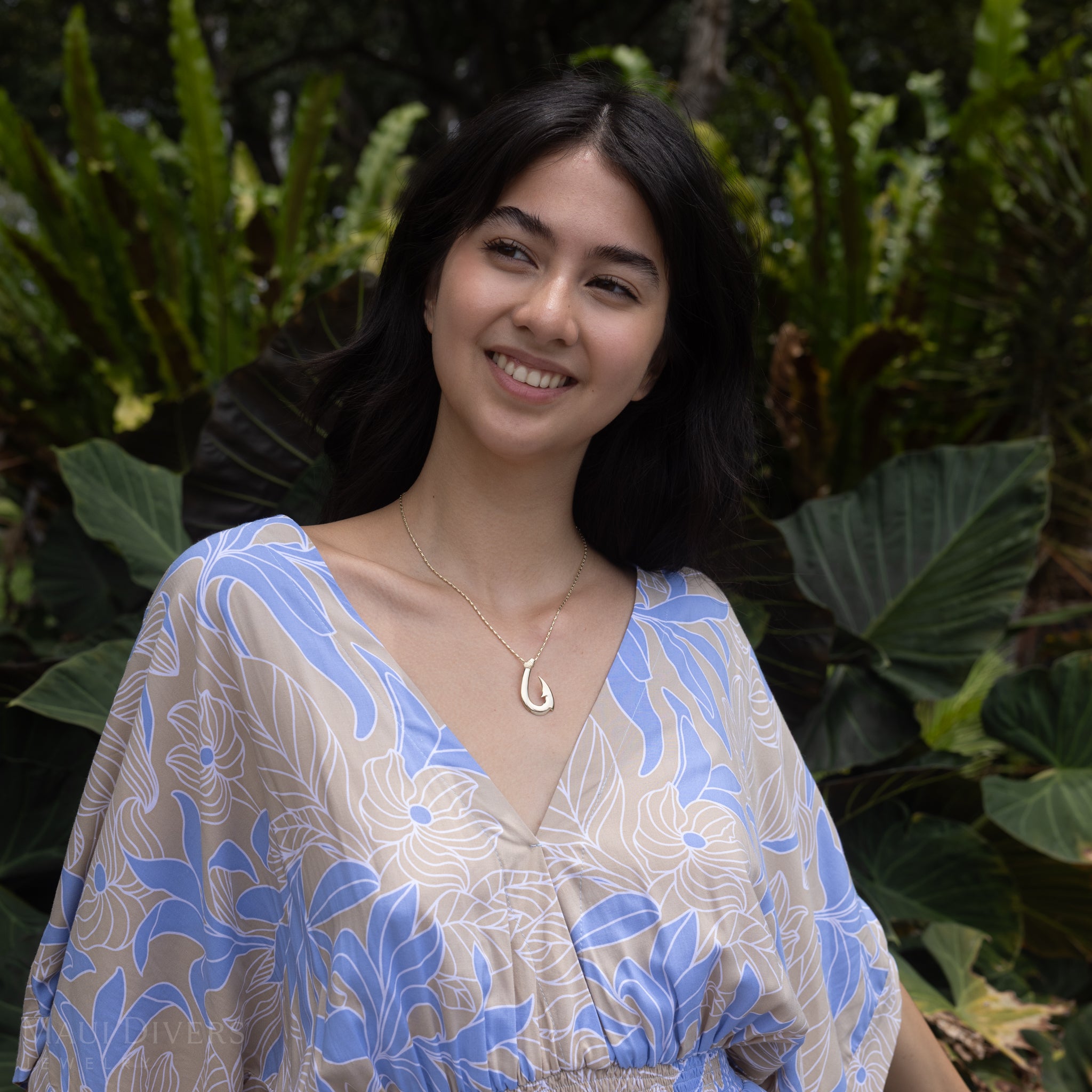 Fish Hook Pendant in Gold - 35mm