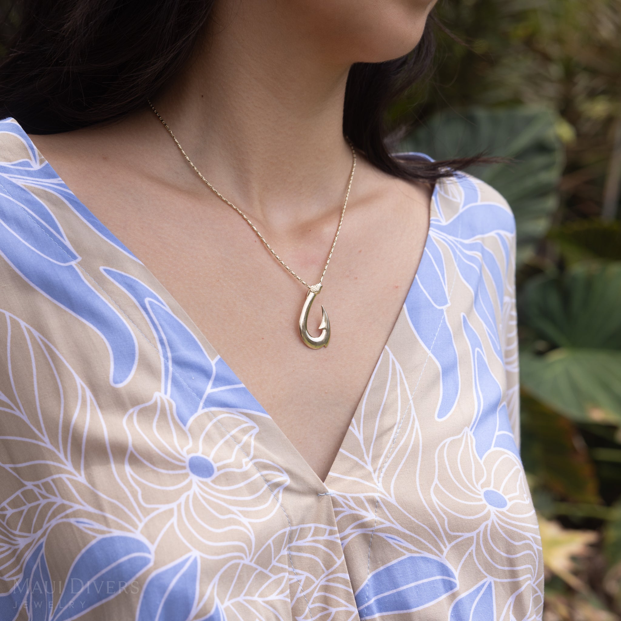 Fish Hook Pendant in Gold - 35mm