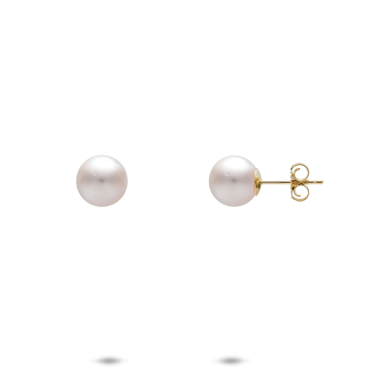 A pair of 14k yellow gold 7-7.5mm Akoya white pearl stud earrings featuring the front and side view with a butterfly backing, shown on a white background 