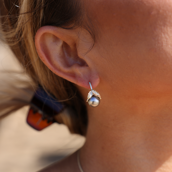 Maile Tahiti-Ohrringe mit schwarzen Perlen aus Weißgold - 9-10 mm