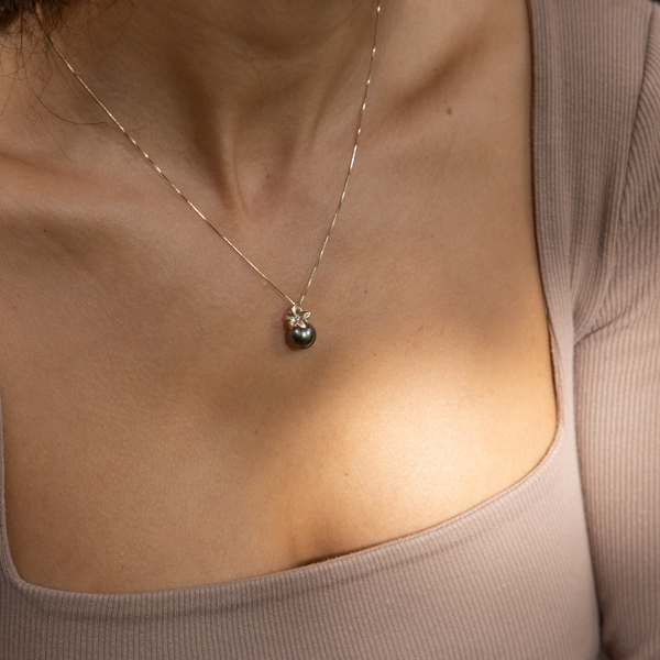 Plumeria Tahitian Black Pearl Pendant in Gold with Diamond - 9mm
