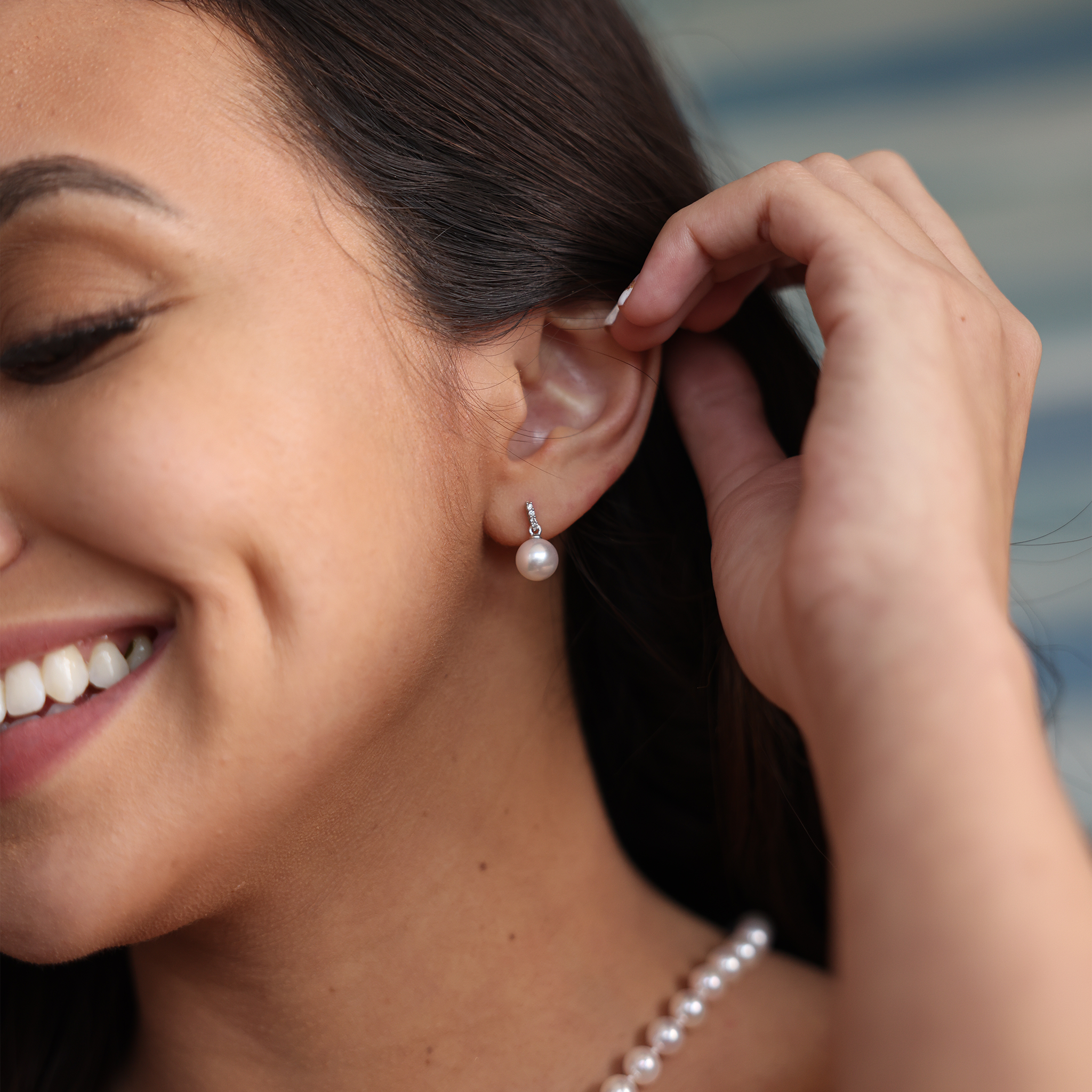 Weiße Akoya-Perlenohrringe aus Weißgold mit Diamanten – 8 mm