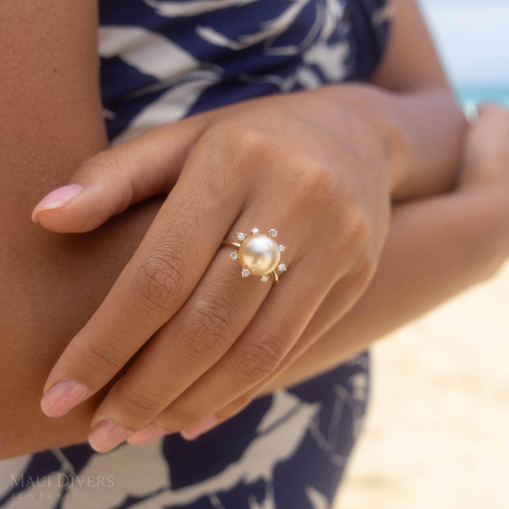 Protea South Sea Gold Pearl Ring in Gold mit Diamanten - 10-11 mm