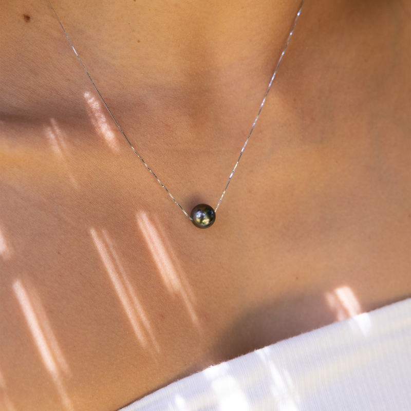 16-18 "白金の調節可能なタヒチの黒い浮遊真珠のネックレス -  9-10mm