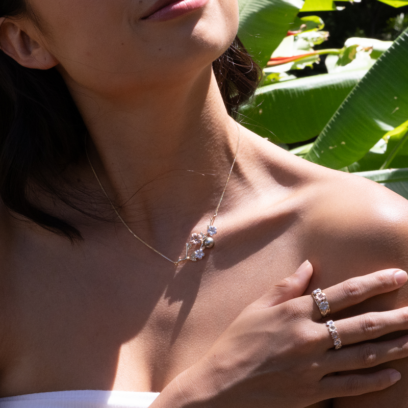 16-18 "Bloom Plumeria Tahitian黒真珠のネックレスダイヤモンドと3色の金のテキシャンのネックレス -  48mm