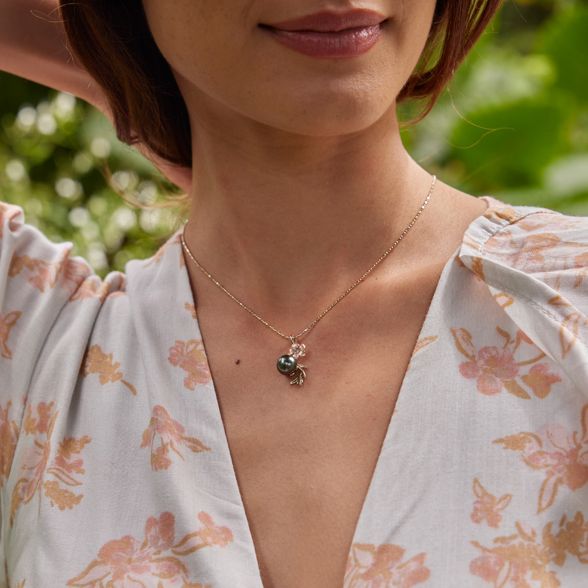 Pearls in Bloom Plumeria Tahiti-Anhänger mit schwarzer Perle in zweifarbigem Gold mit Diamant – 25 mm