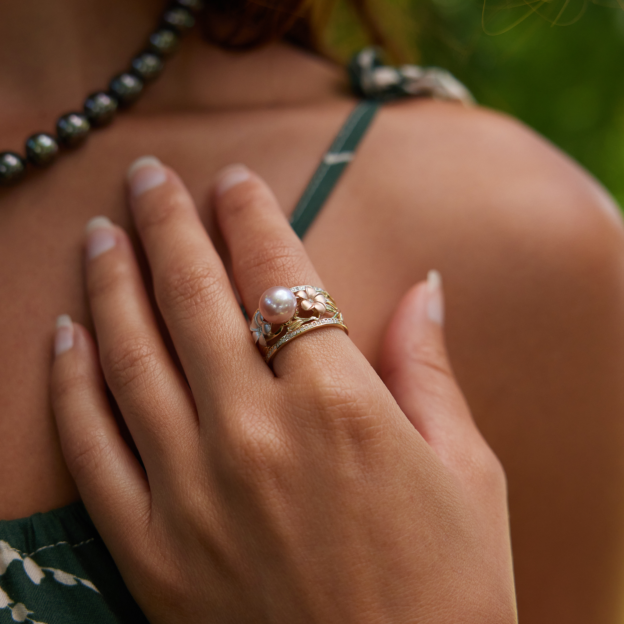 Pearls in Bloom Plumeria-Lavendel-Süßwasserperlen-Ring in dreifarbigem Gold mit Diamanten – 12 mm