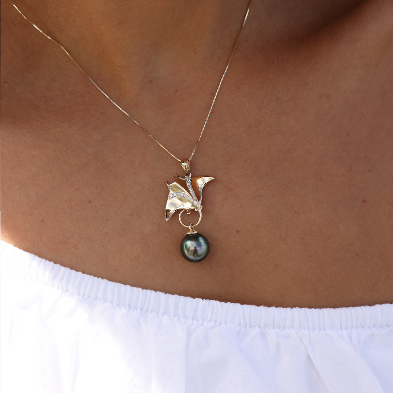 A woman's chest with an Ocean Dance Manta Ray Tahitian Pendant in Gold with Diamonds - 9-10mm - Maui Divers Jewelry