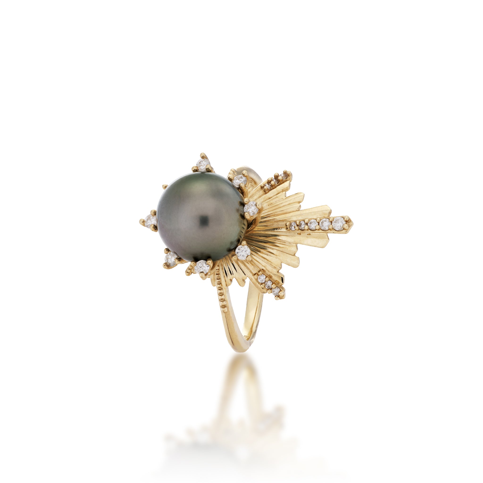 E Hoʻāla Tahitian Black Pearl Ring in Gold with Diamonds - 21mm