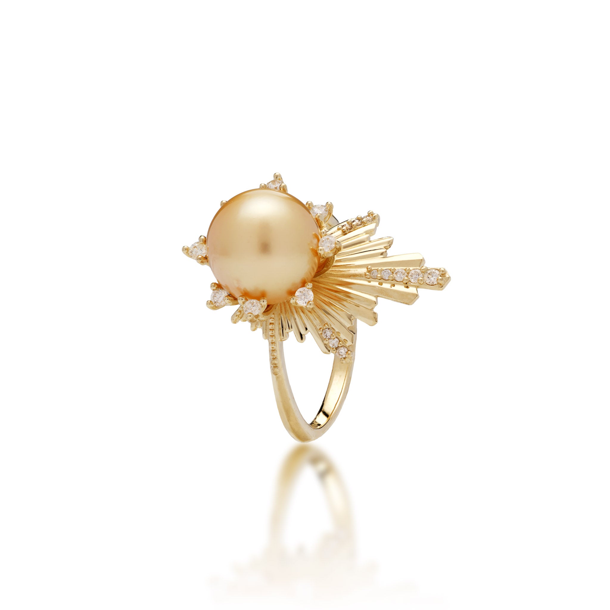 E Hoʻāla South Sea Gold Pearl Ring in Gold with Diamonds - 21mm