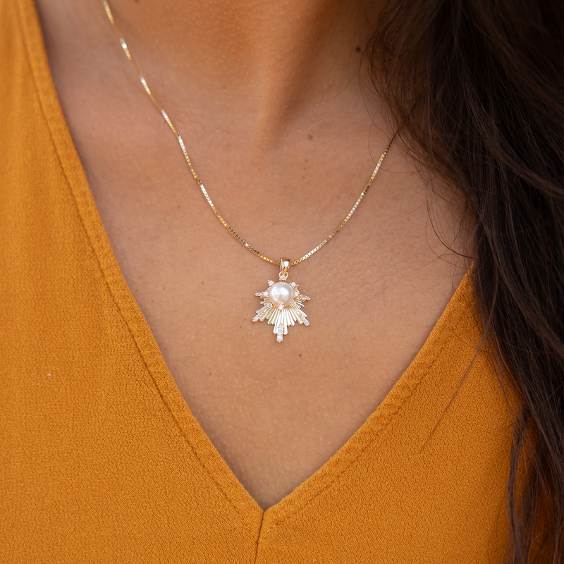 E Hoʻāla Akoya Pearl Pendant in Gold with Diamonds - 22mm