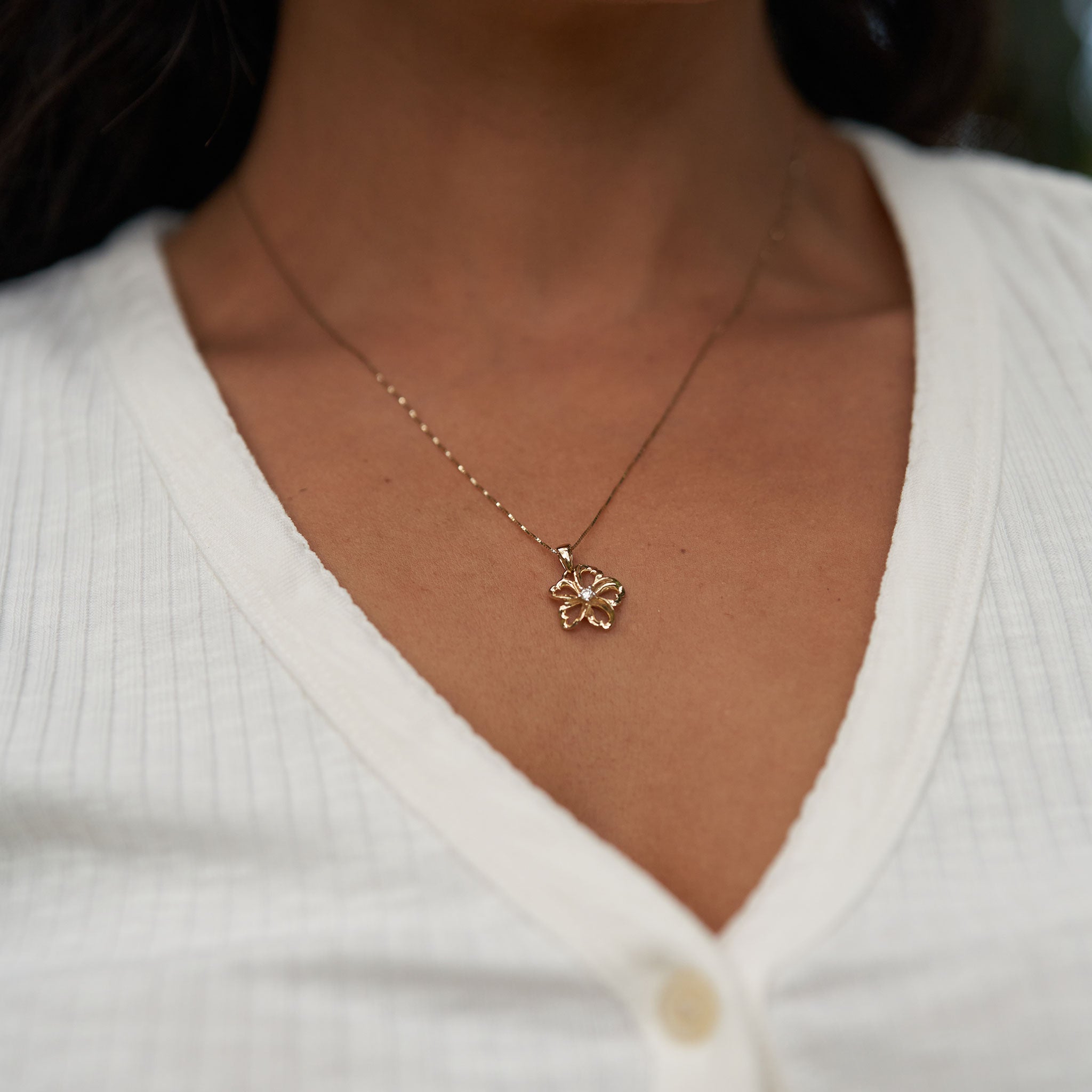 18" Plumeria-Anhänger/Halskette in Gold mit Diamant – 14 mm