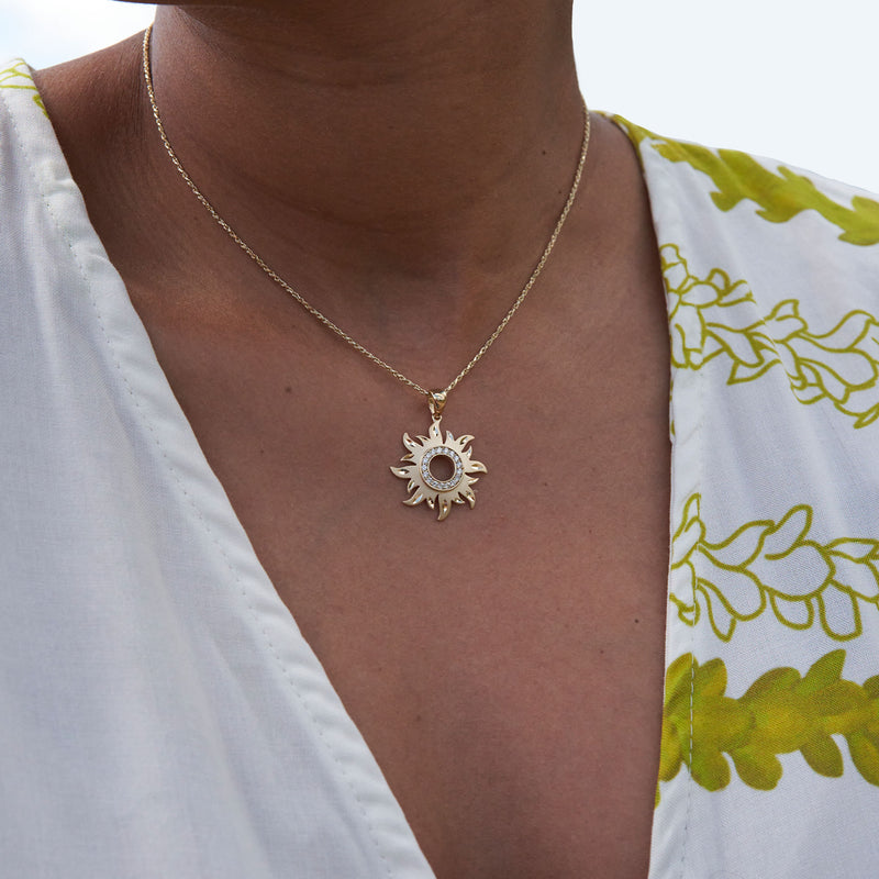 Sun Pendant in Gold with Diamonds - 24mm