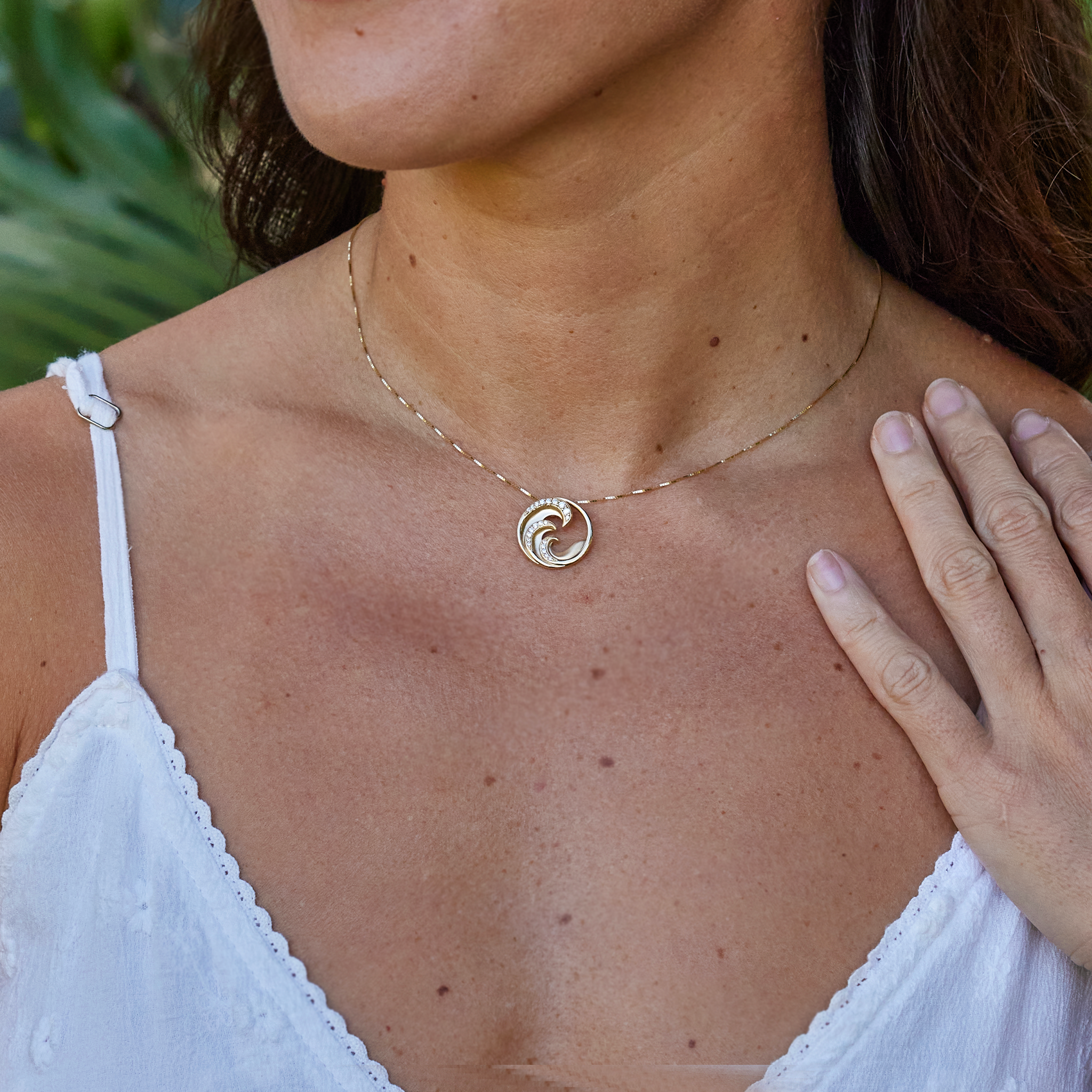 Nalu Pendant in Gold with Diamonds - 18mm