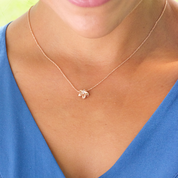 Plumeria-Anhänger in Roségold mit Diamant – 9 mm
