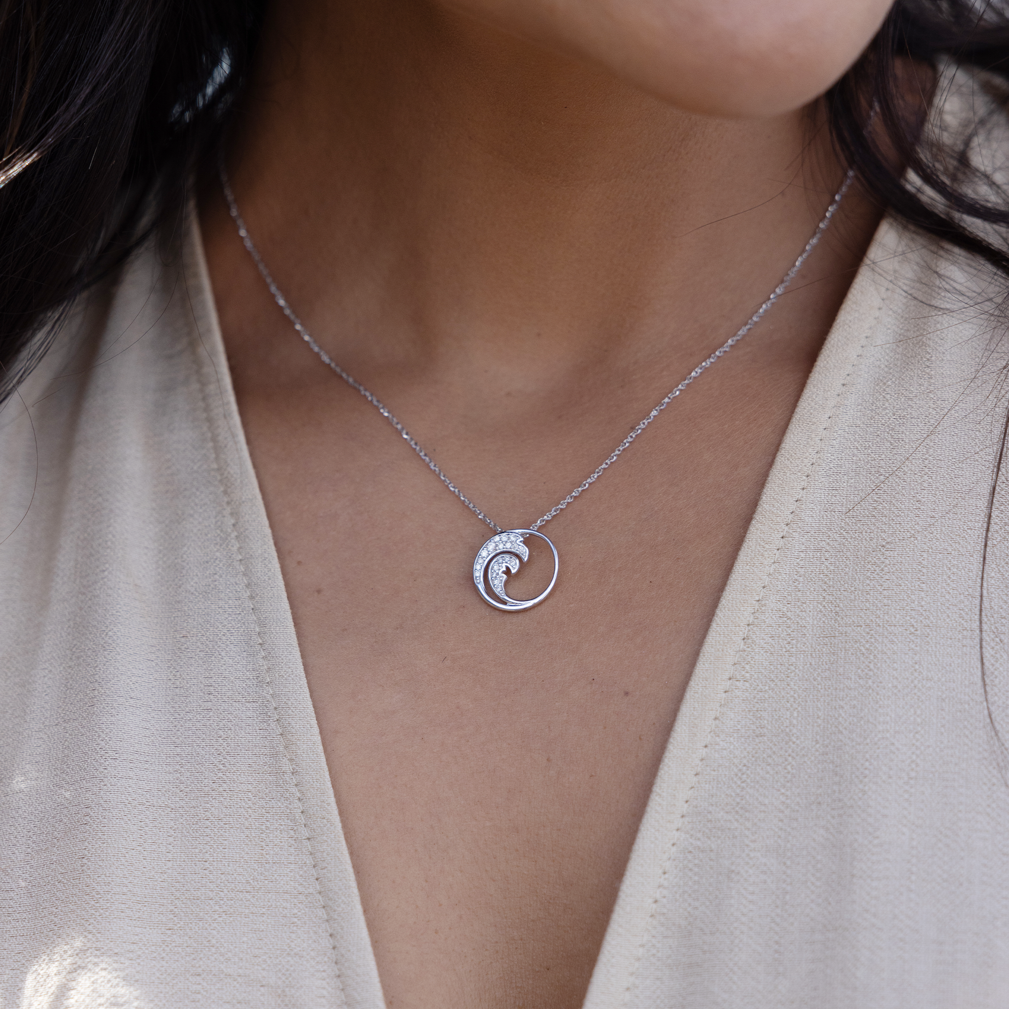 Nalu Pendant in White Gold with Diamonds - 15mm