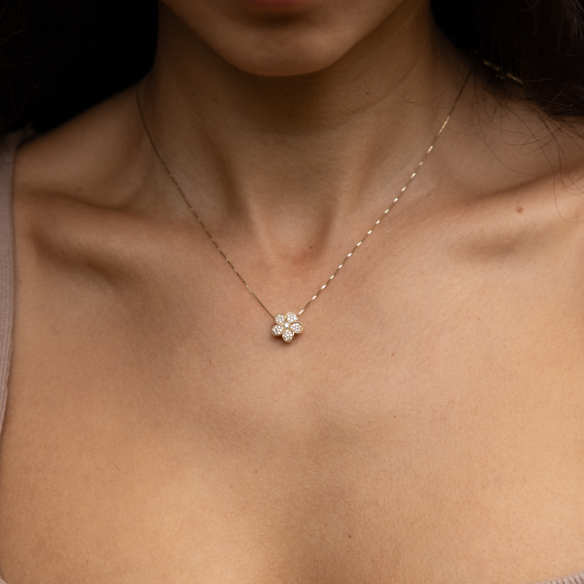 Plumeria-Anhänger in Gold mit Diamanten – 11 mm