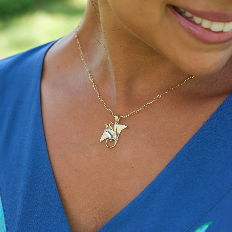 Ocean Dance Manta Ray Pendant in Gold with Diamonds - 21mm