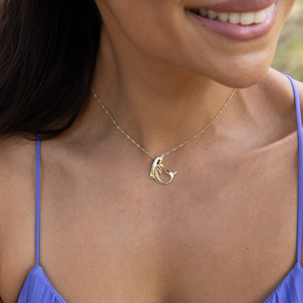 Ocean Dance Delphin-Anhänger in Gold mit Diamanten – 22 mm