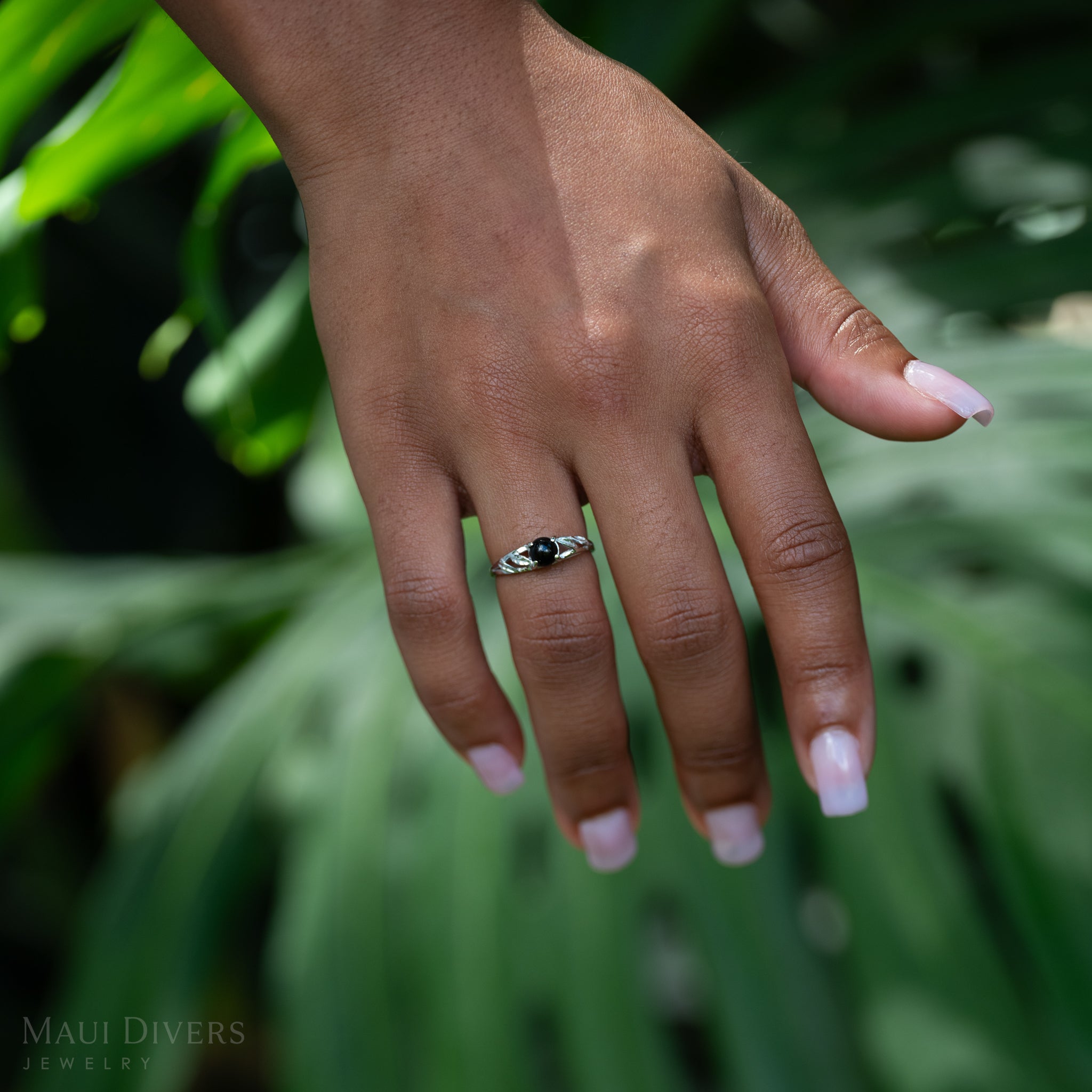 ホワイトゴールドでMaile Black Coral Ring