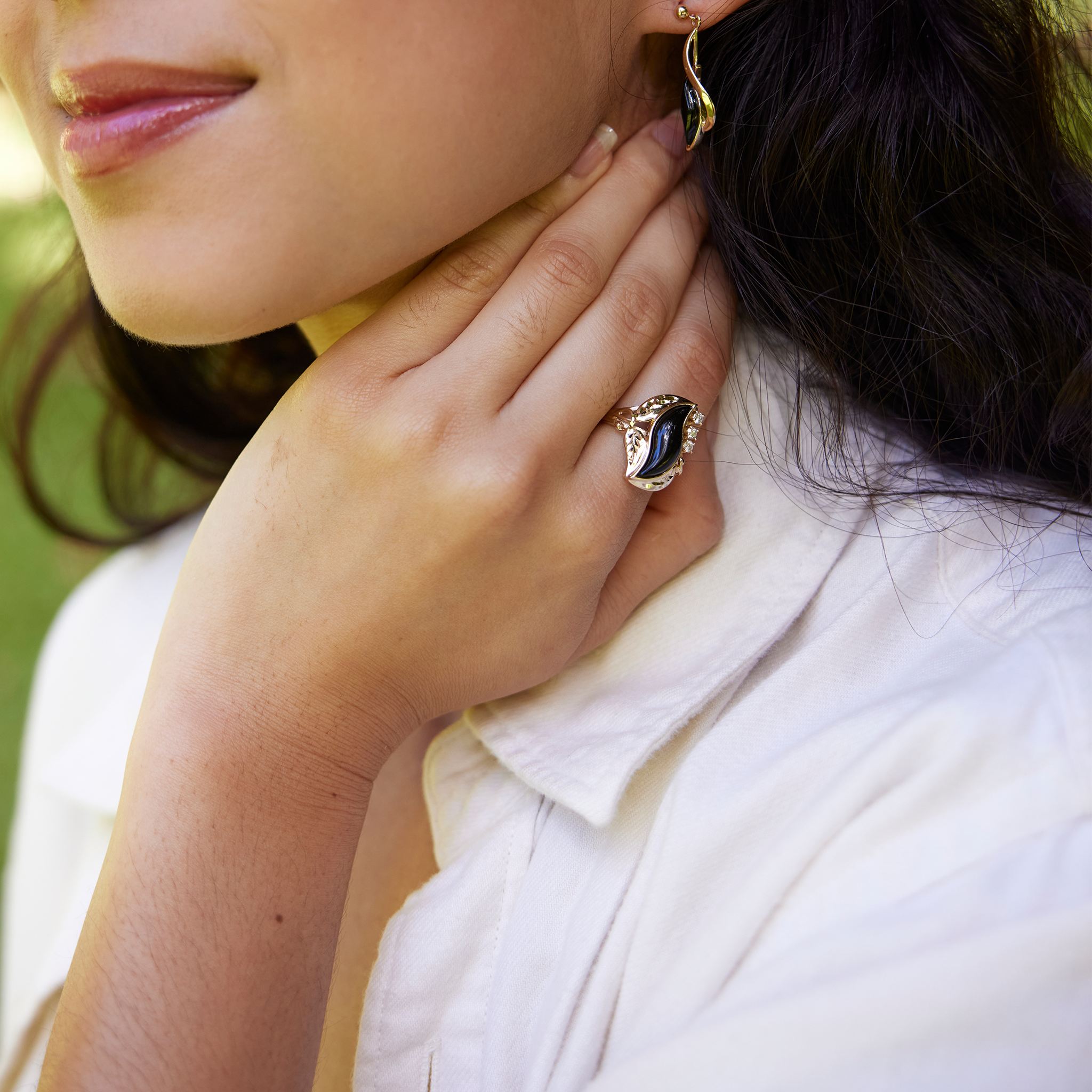 Paradise Black Coral Ring in Gold with Diamonds