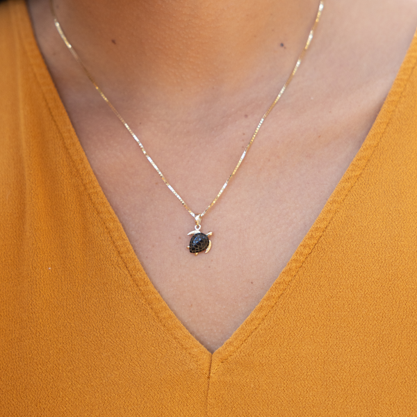 Honu Black Coral Pendant in Gold - 13mm