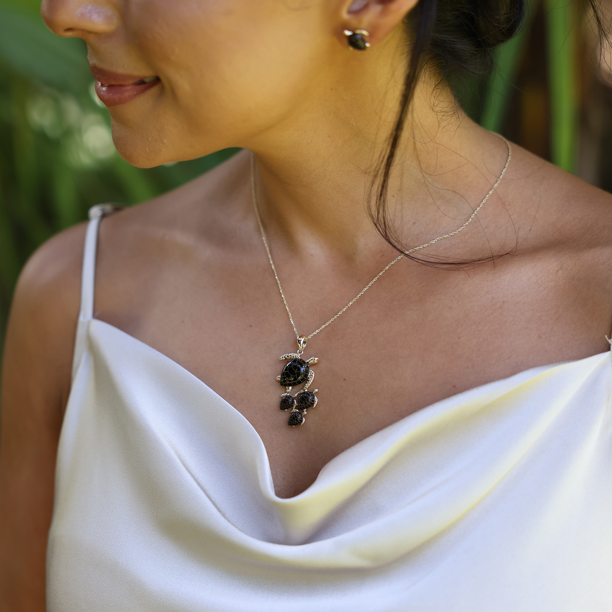 Honu Black Coral Pendant in Gold - 37mm