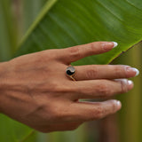 Yin-Yang-Ring mit schwarzer Koralle in Gold mit Diamanten – 10 mm