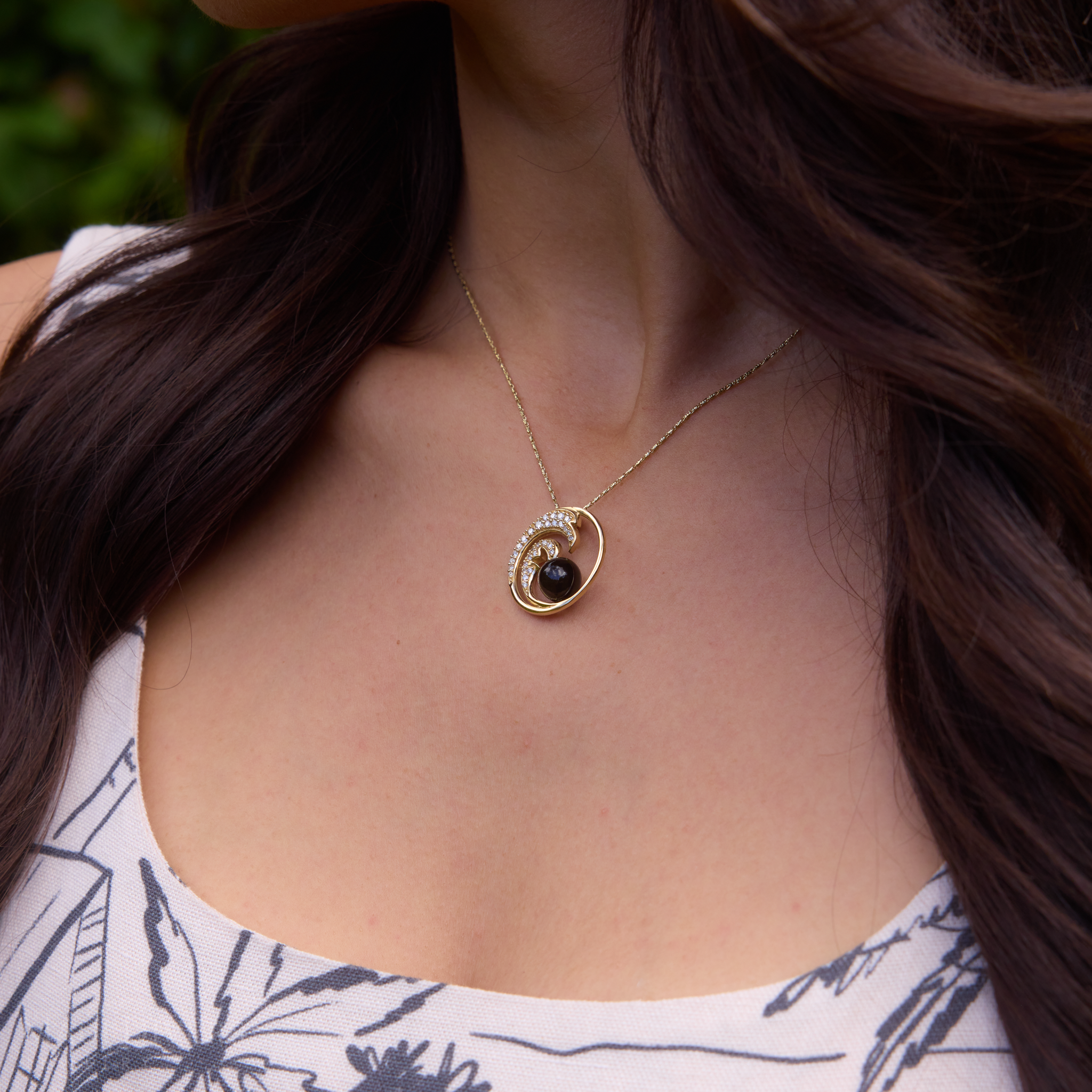 Nalu Black Coral Pendant en or avec diamants - 24 mm