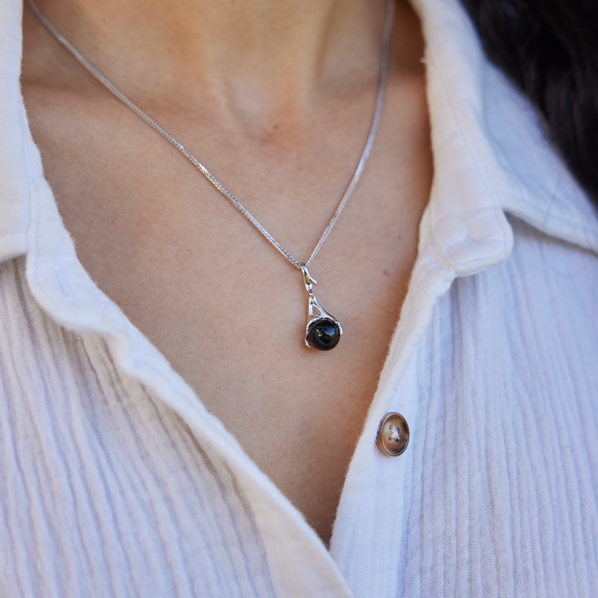 Heritage Black Coral Pendant in White Gold - 25mm