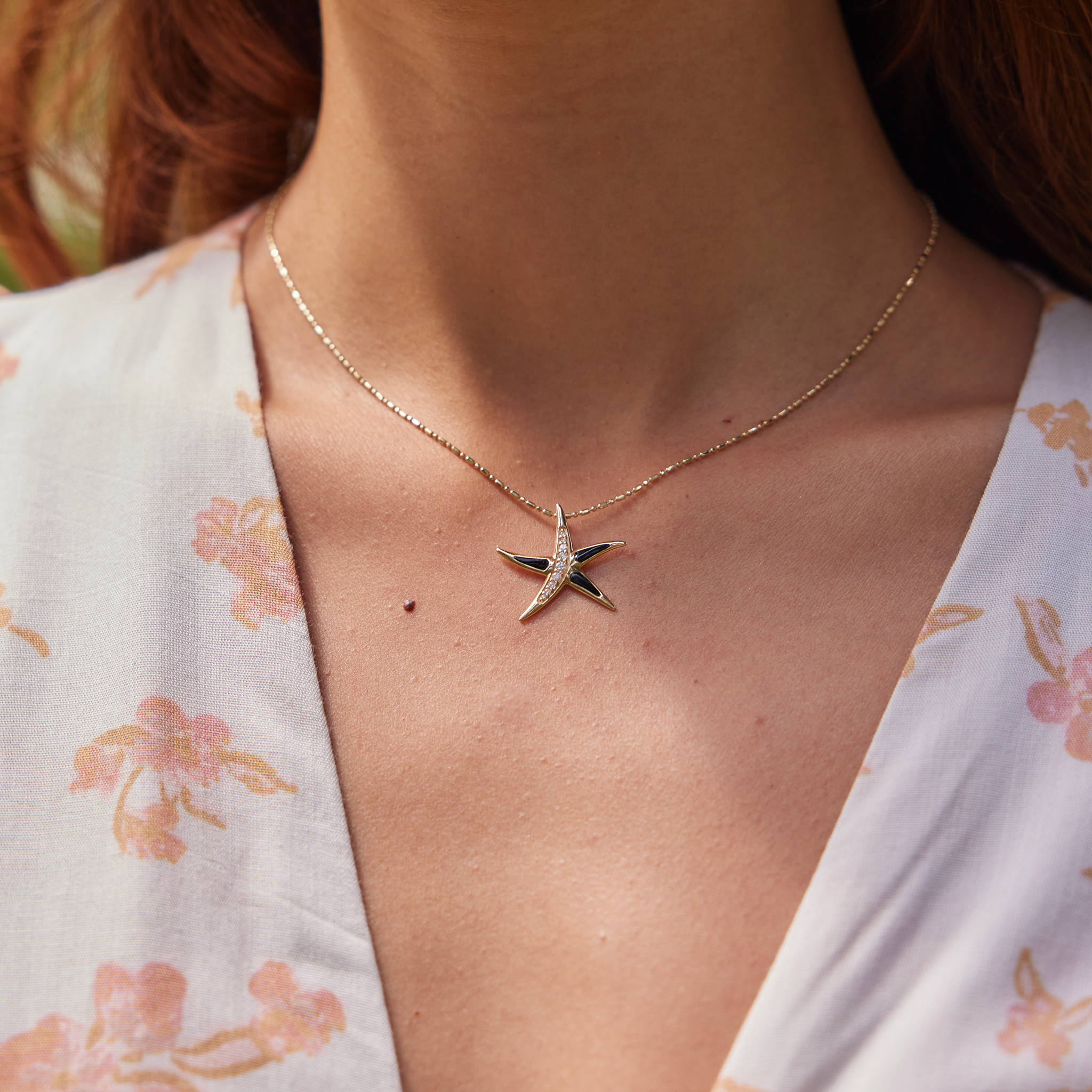 Sealife Starfish Black Coral Anhänger in Gold mit Diamanten – 23 mm