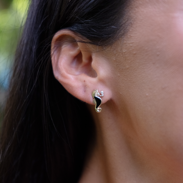 Sealife Seahorse Black Coral Ohrringe in Gold mit Diamanten – 15 mm