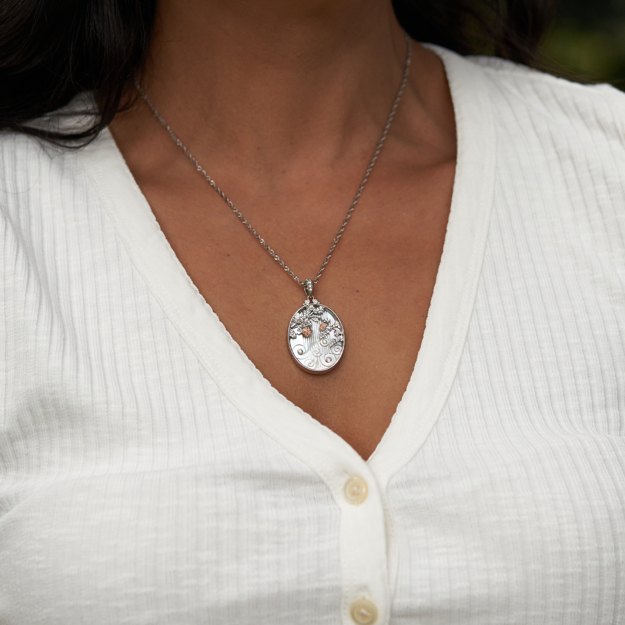 Tahiti-Perlmutt-Anhänger mit Diamanten in 14 Karat zweifarbigem Gold