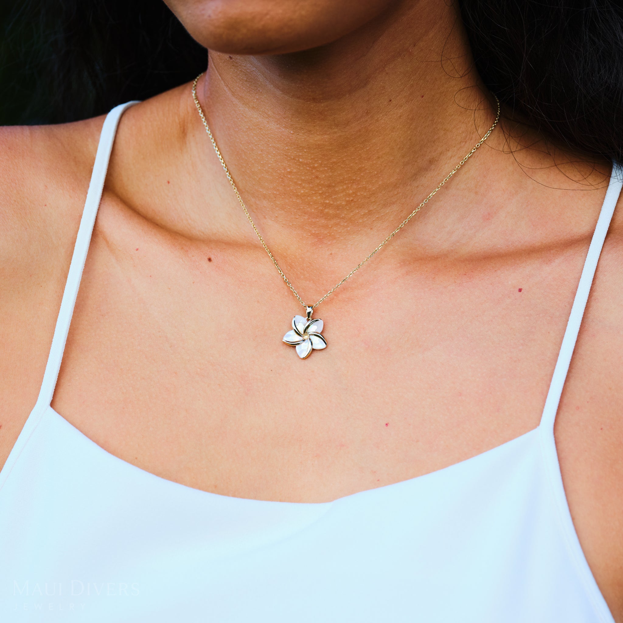 Plumeria Mother of Pearl Pendant in Gold - 18mm