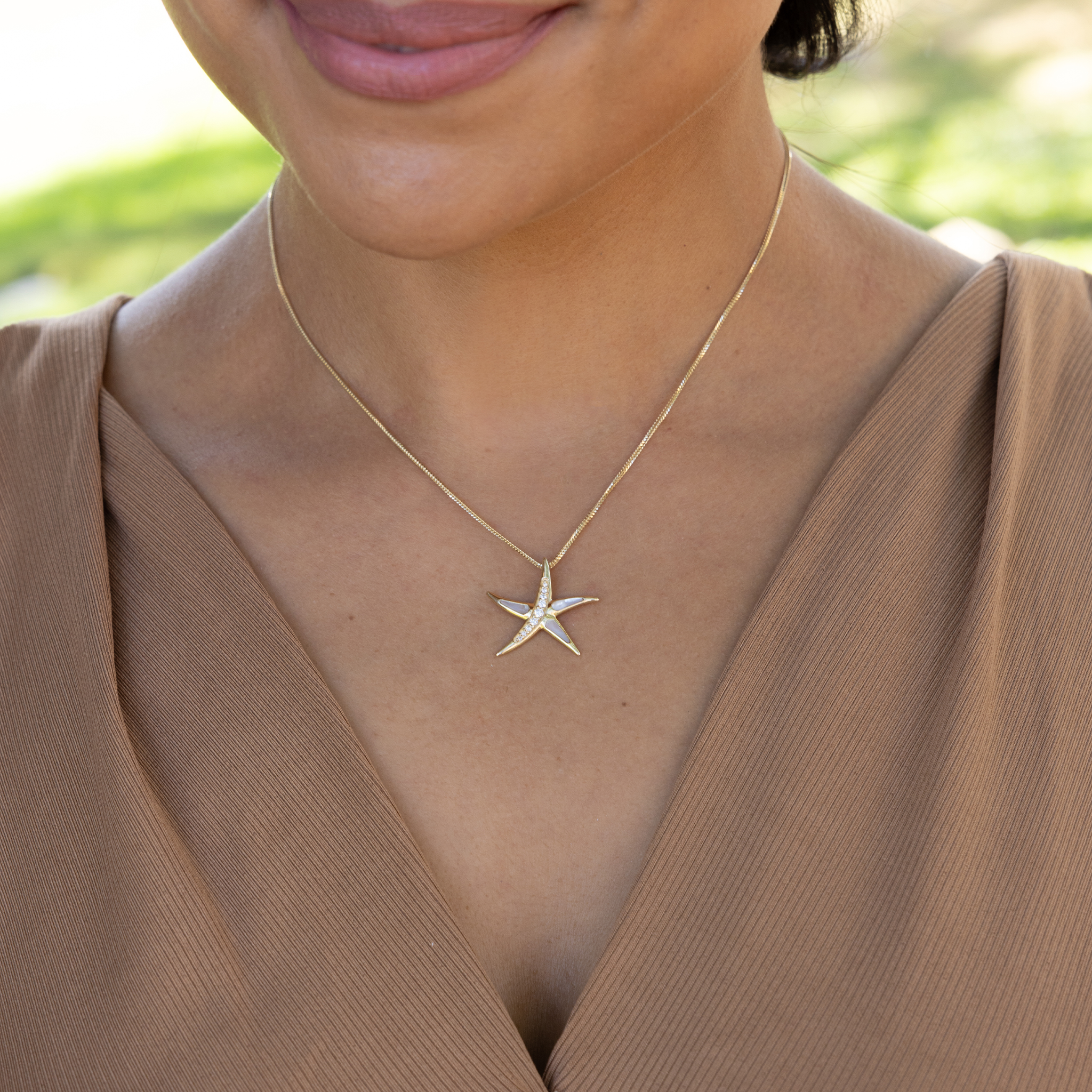 Sealife Starfish Mother of Pearl Pendant in Gold - 23mm