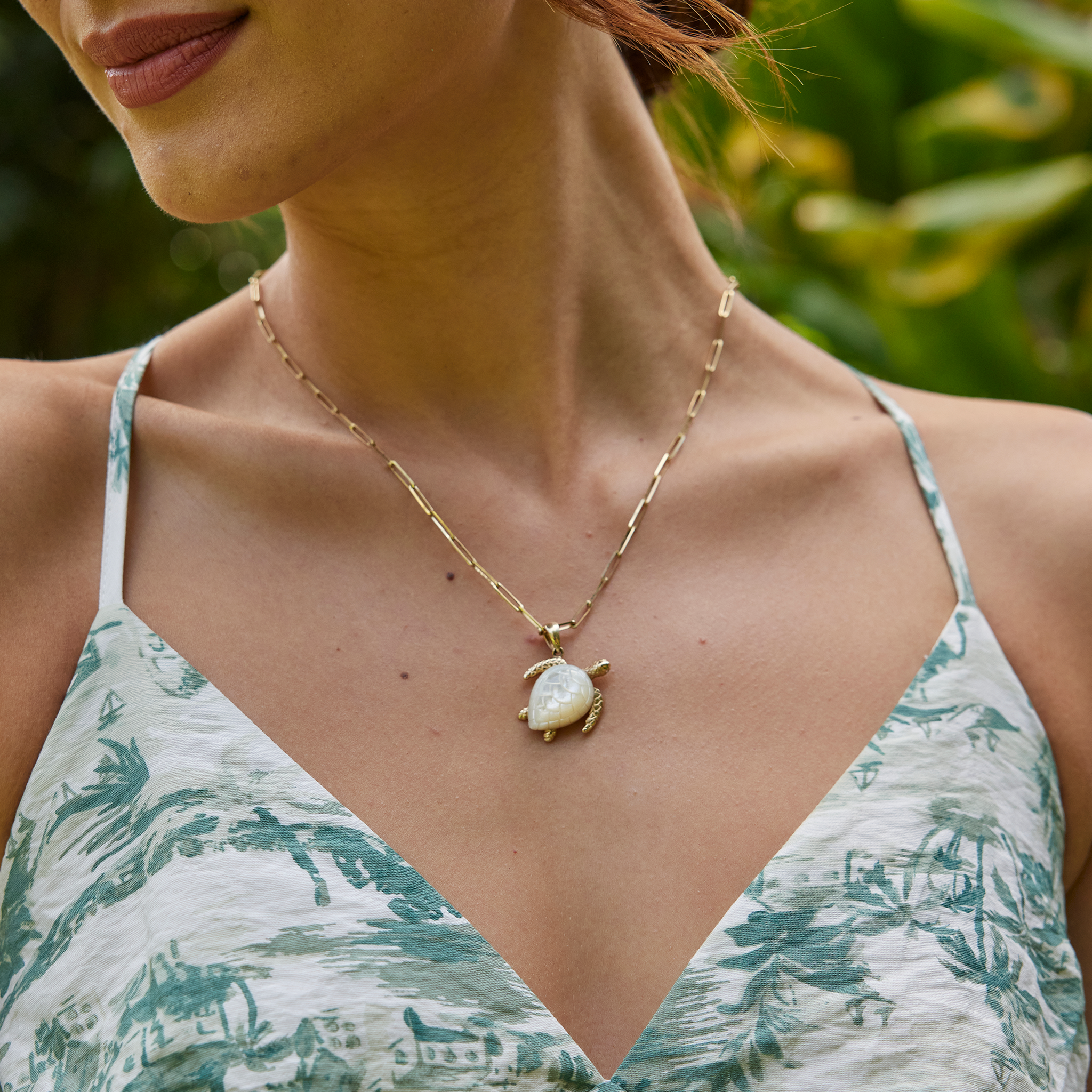 Honu Mother of Pearl Pendant in Gold with Diamonds - 26mm