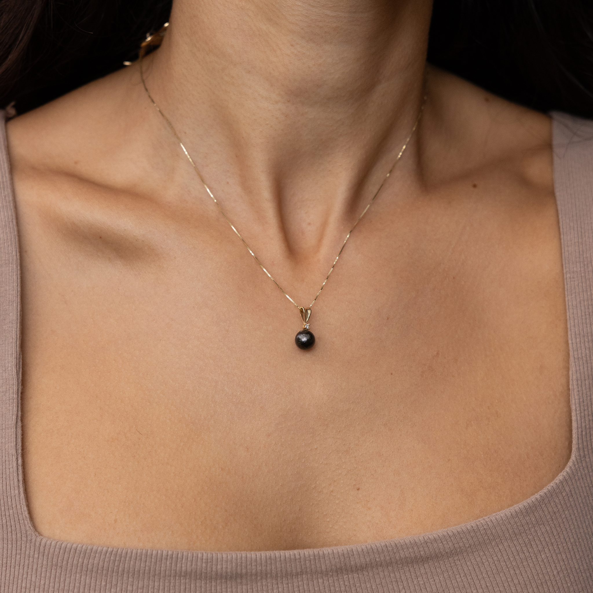 Tahitian Black Pearl Pendant in Gold with Diamonds - 7-8mm