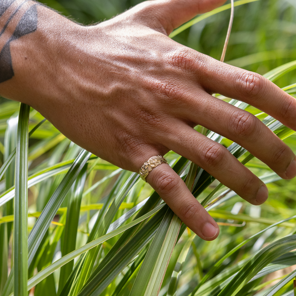 Hawaiianischer Erbstück-Plumeria-Ring in Gold – 8 mm