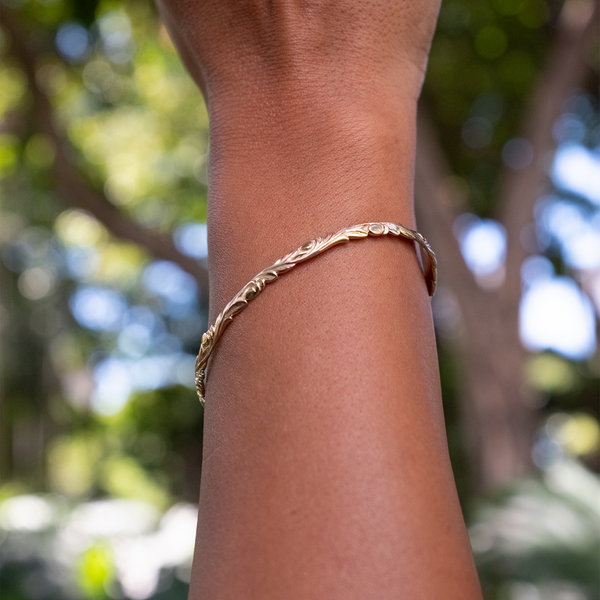 Hawaiian Heirloom Old English Scroll Bracelet in Gold - 4.5mm