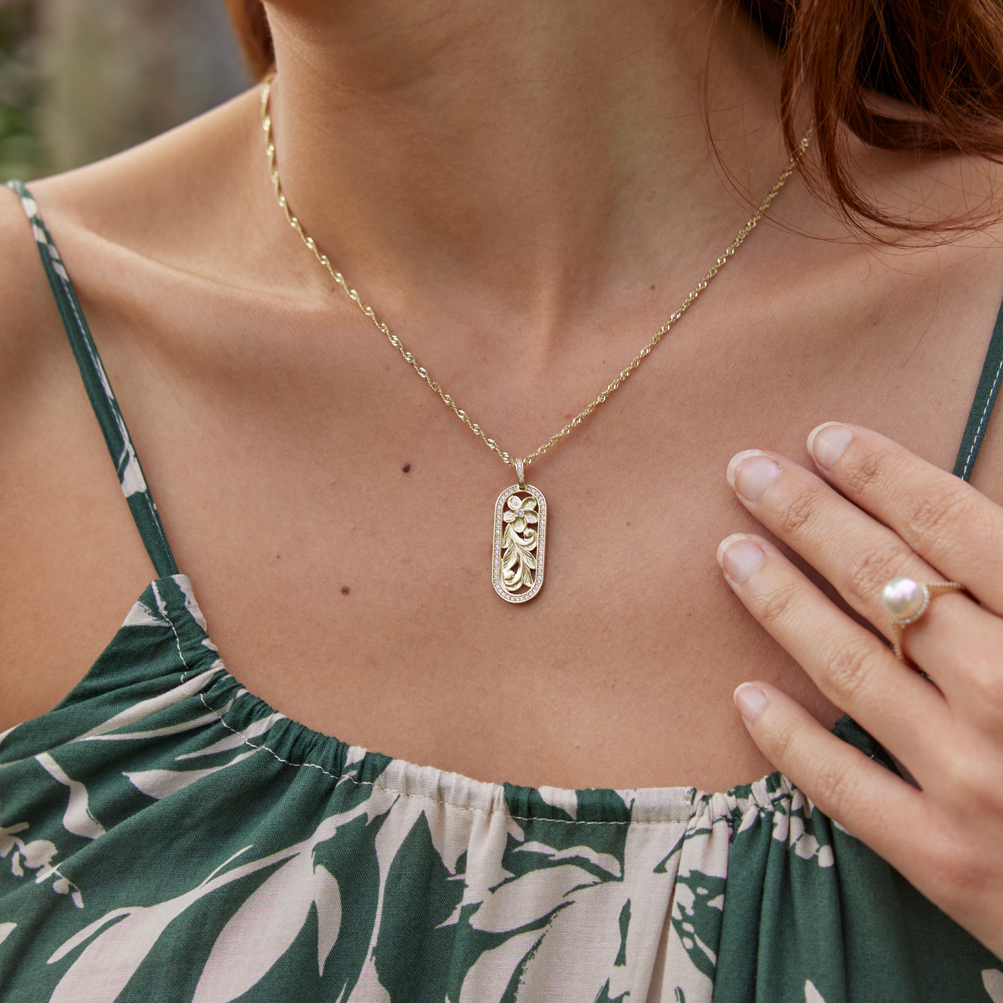 Hawaiian Heirloom Plumeria-Anhänger in Gold mit Diamanten