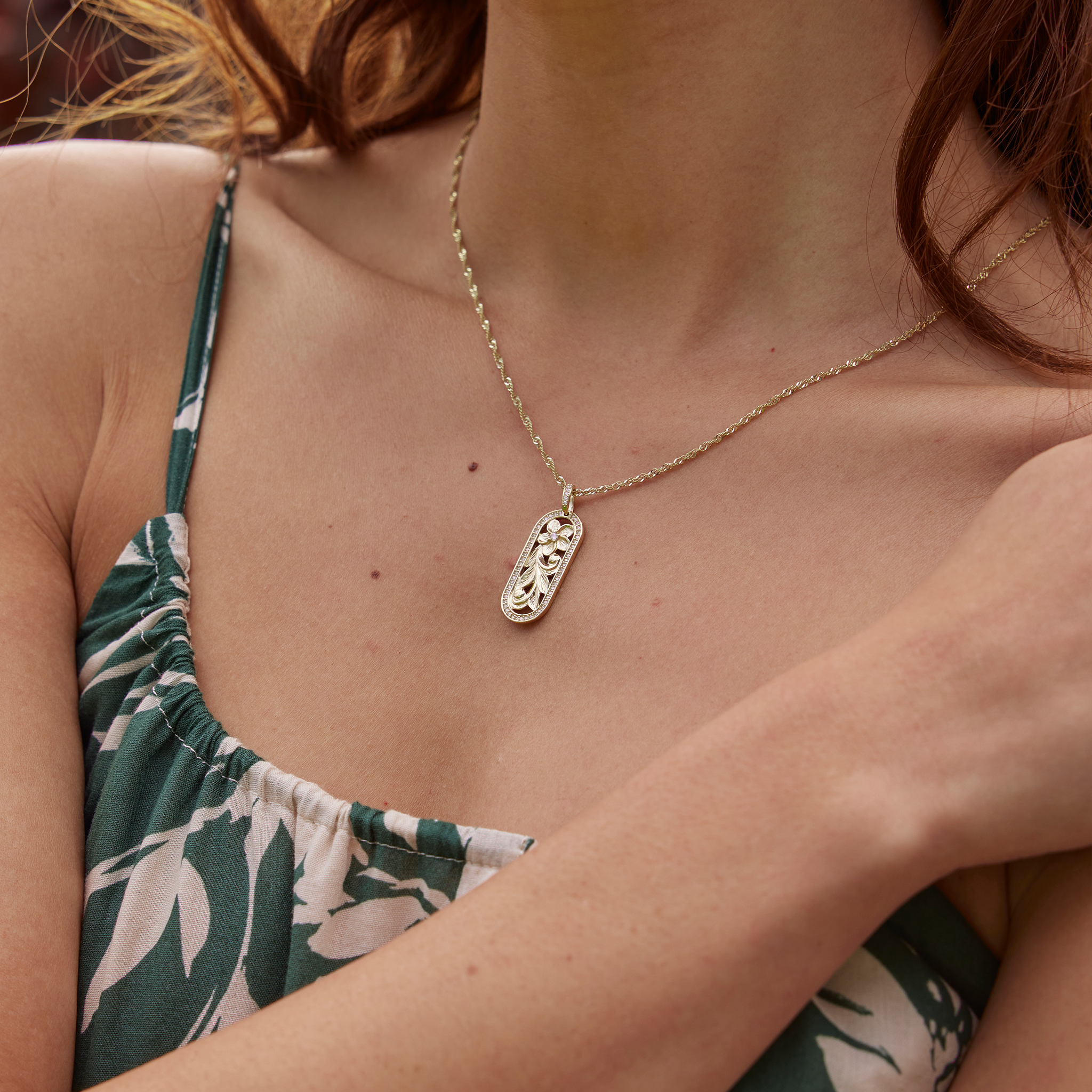Hawaiian Heirloom Plumeria-Anhänger in Gold mit Diamanten