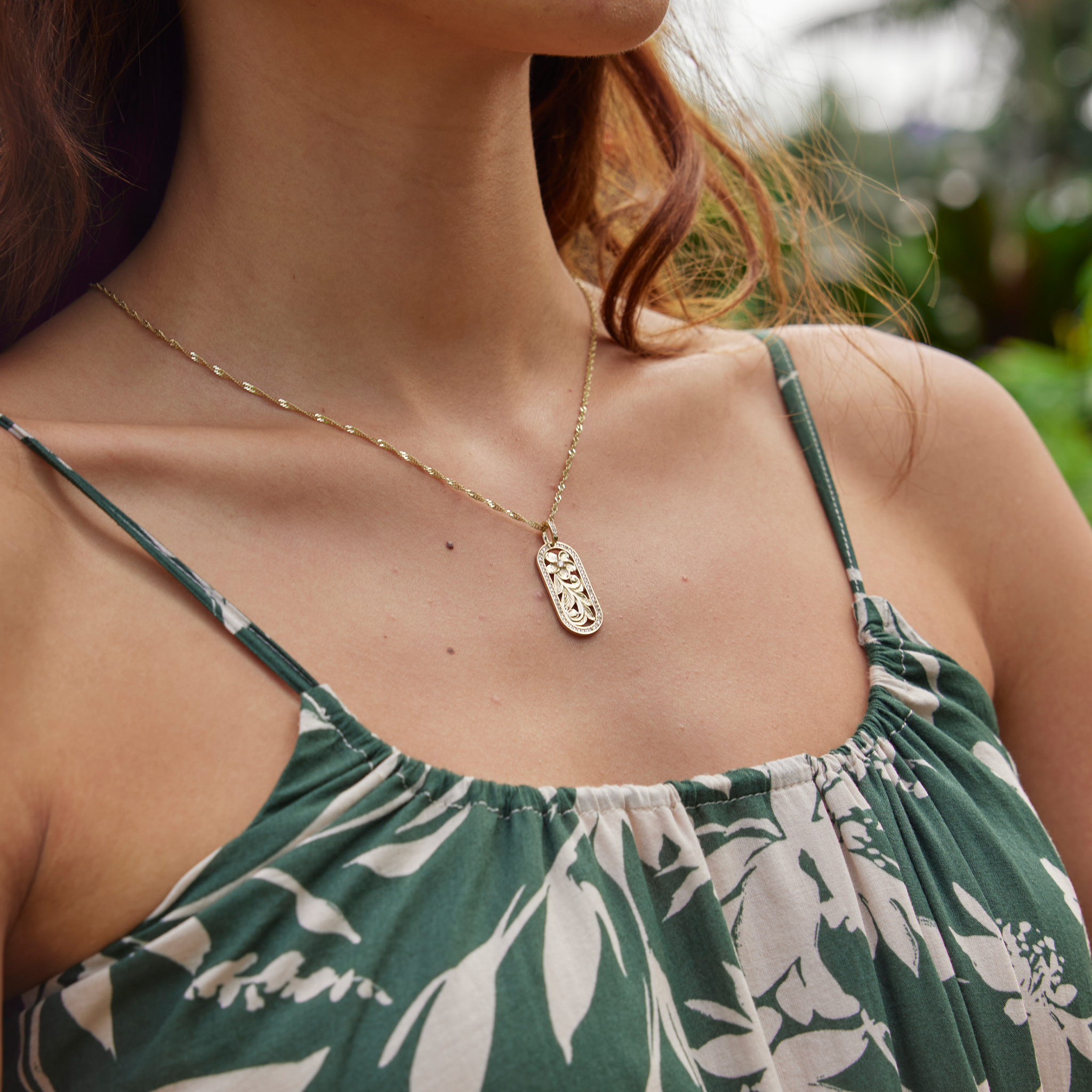 Hawaiian Heirloom Plumeria-Anhänger in Gold mit Diamanten