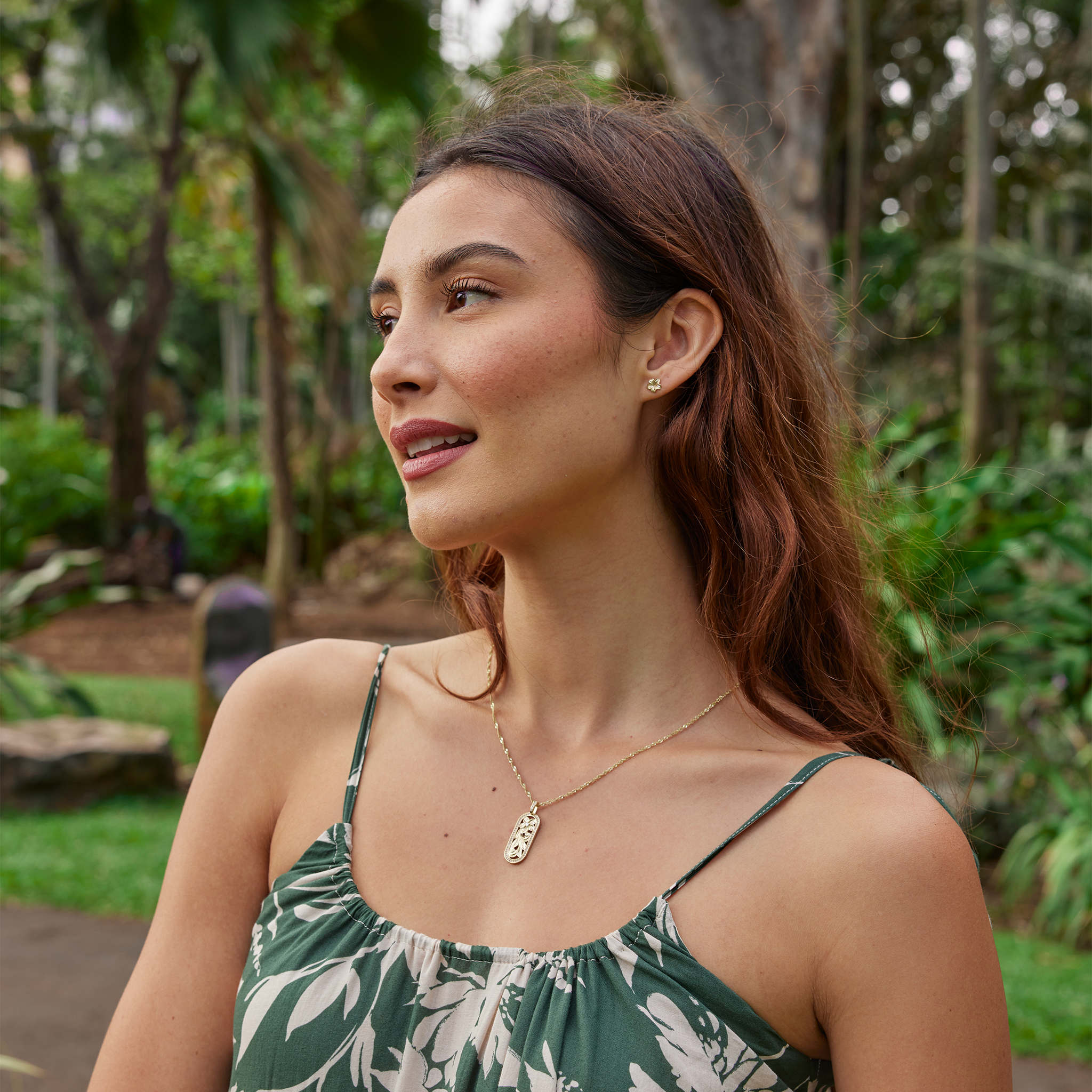 Hawaiian Heirloom Plumeria-Anhänger in Gold mit Diamanten