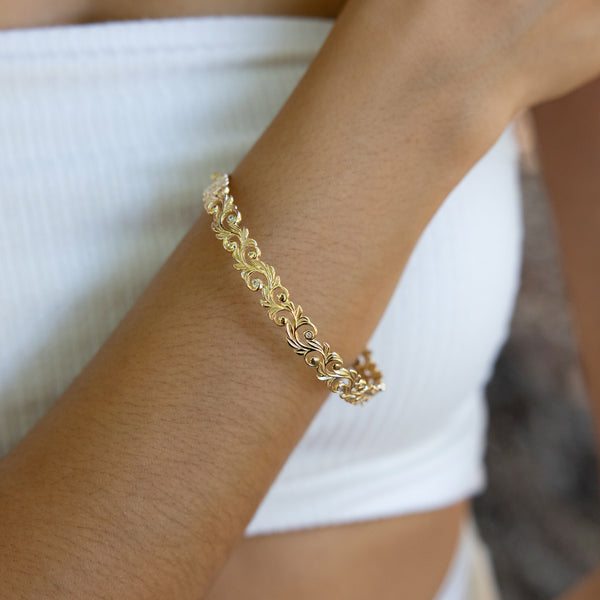 Living Heirloom Hinge Bracelet in Gold with Diamonds - 8mm