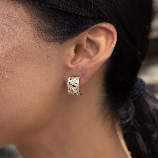 Hawaiian Heirloom Plumeria Scroll Earrings in Gold - 10mm