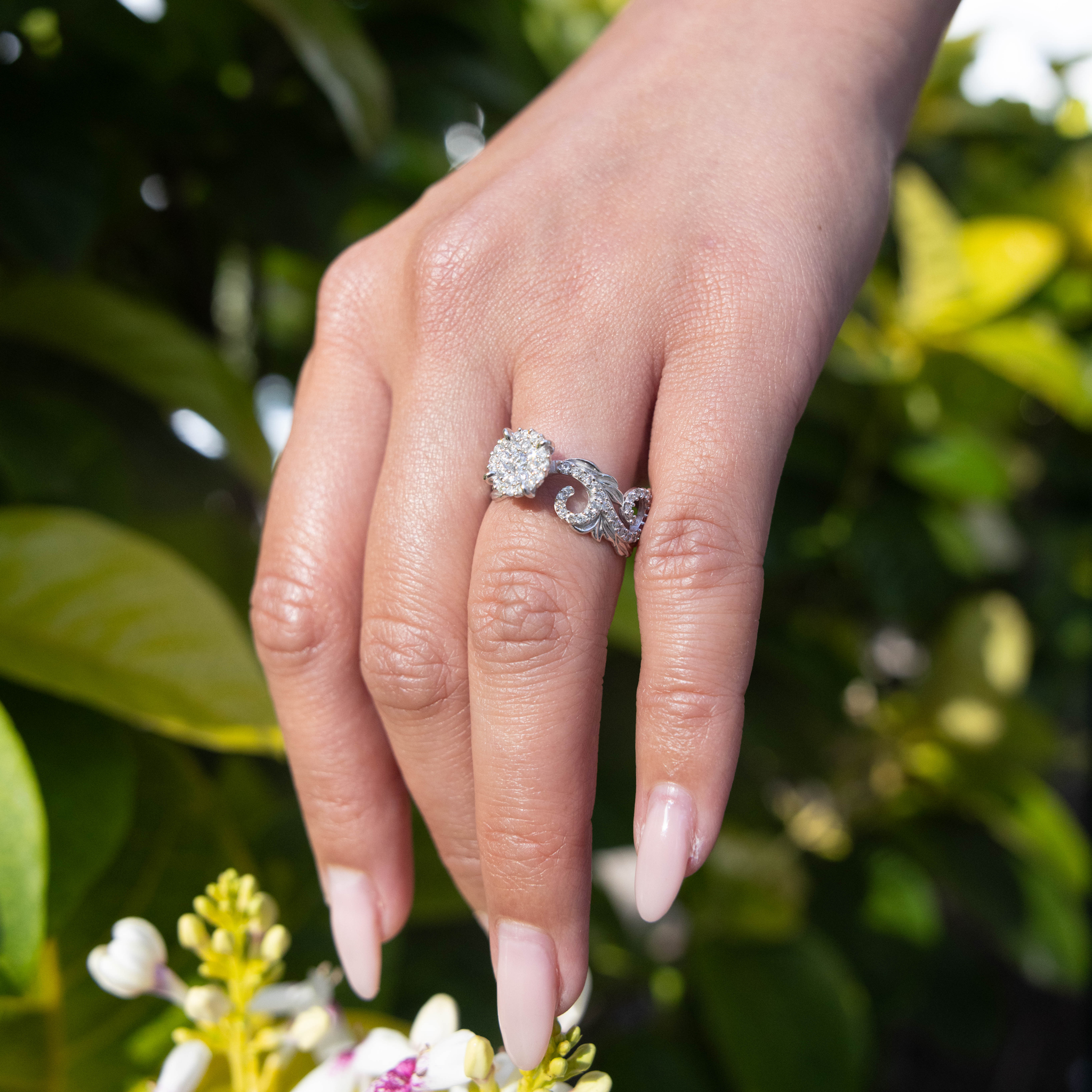 Hawaiian Heirloom Verlobungsring in Weißgold mit Diamanten