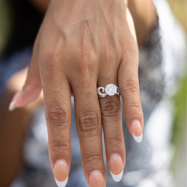 Hawaiian Heirloom Verlobungsring in Weißgold mit Diamanten