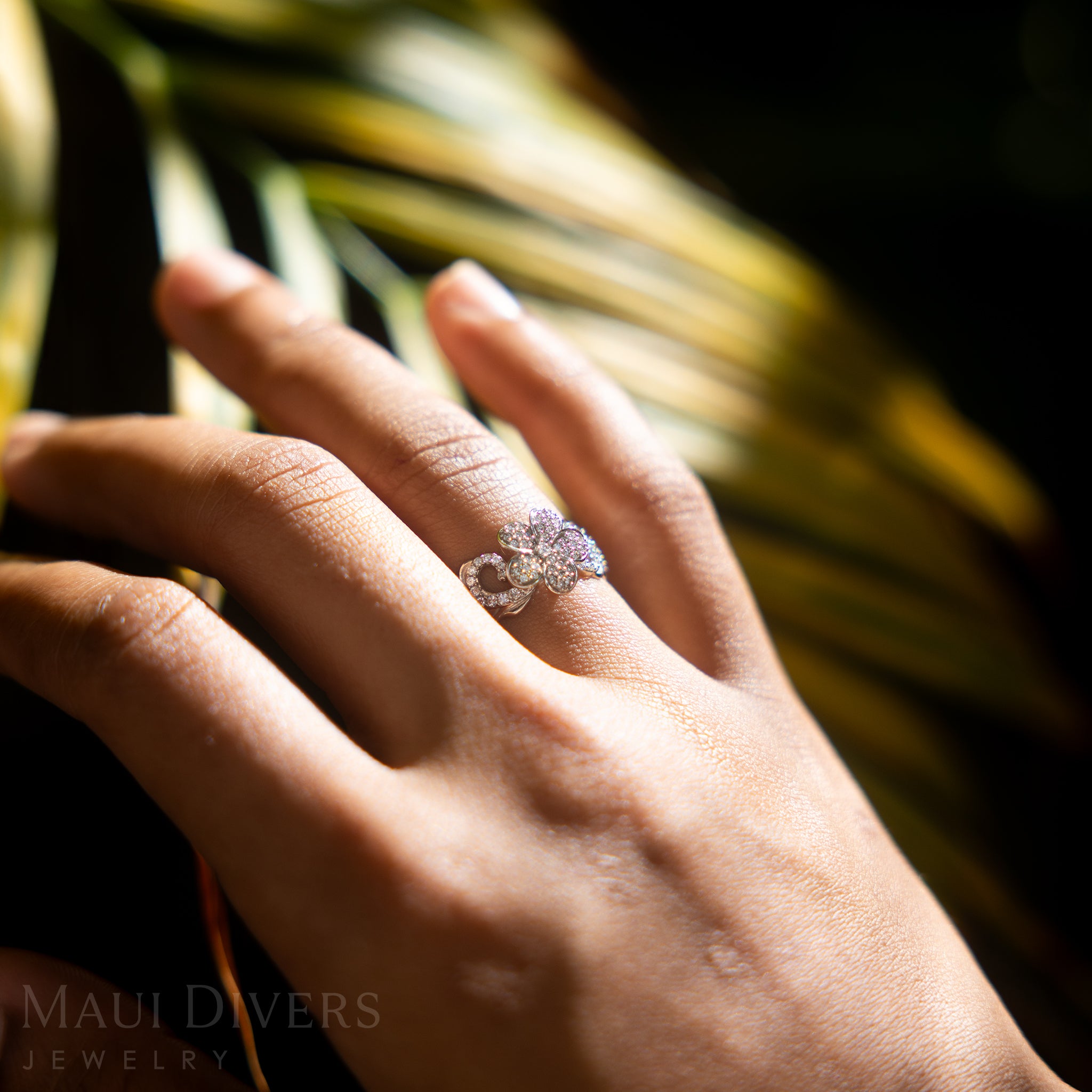 Hawaiian Heirloom Plumeria Ring in White Gold with Diamonds - 10mm